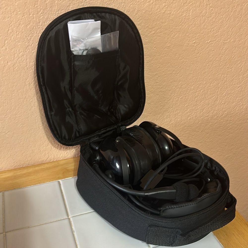 Airplane Headset - Picture 2 of 3